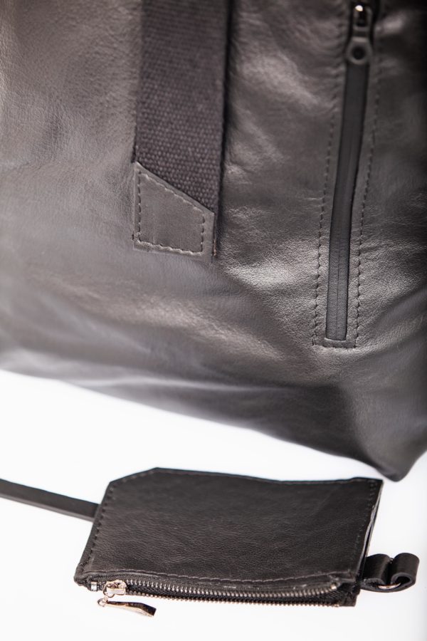 Roll-Top-Rucksack aus schwarzem Leder - Cinzia Rossi