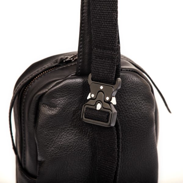 Black one shoulder leather sling chest bag - Cinzia Rossi