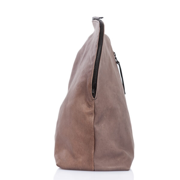 Ein Schulter Rucksack aus taupefarbenem Leder - Cinzia Rossi