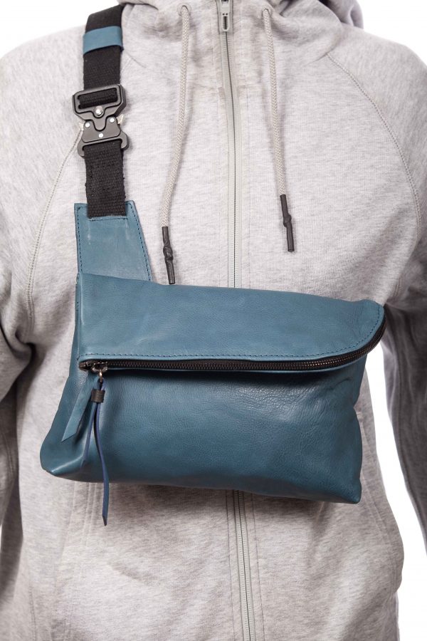 Cross-body bag in blue leather - Cinzia Rossi